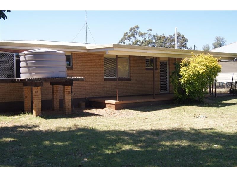 8 Atkins Street, Chinchilla QLD 4413