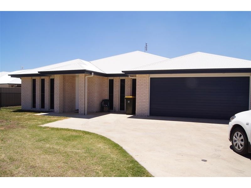 33 Bishop Drive, Miles QLD 4415
