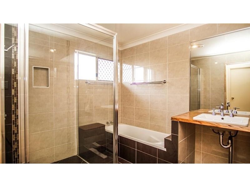 23 Robb Street, Oakey QLD 4401