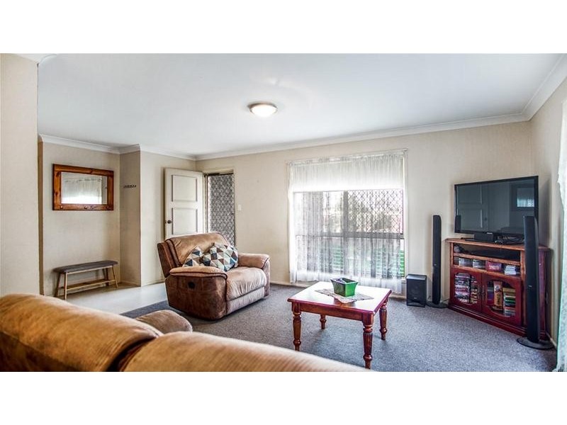 23 Robb Street, Oakey QLD 4401