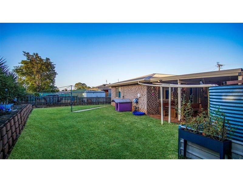 23 Robb Street, Oakey QLD 4401