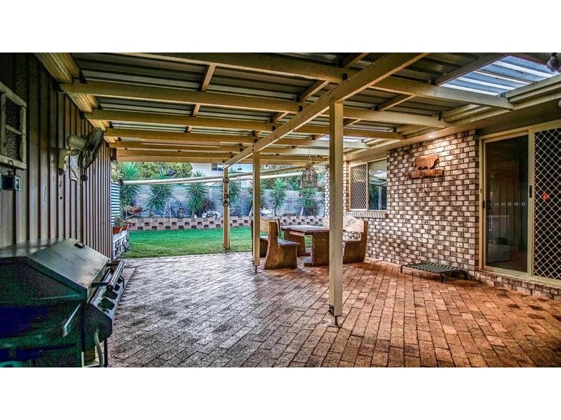 23 Robb Street, Oakey QLD 4401