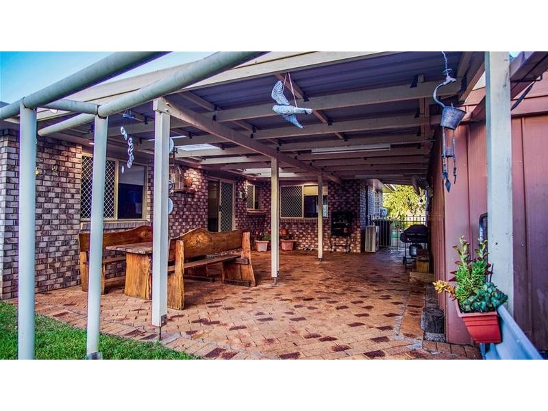 23 Robb Street, Oakey QLD 4401