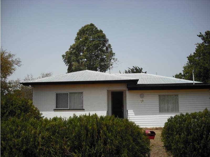 16 Barber Street, Chinchilla QLD 4413