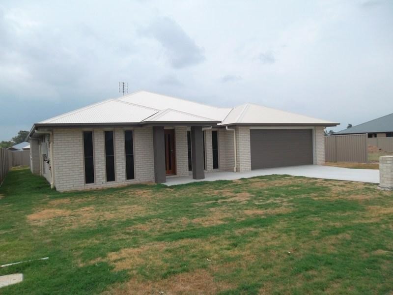 27 Racecourse Road, Miles QLD 4415