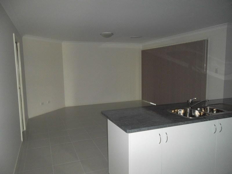 27 Racecourse Road, Miles QLD 4415