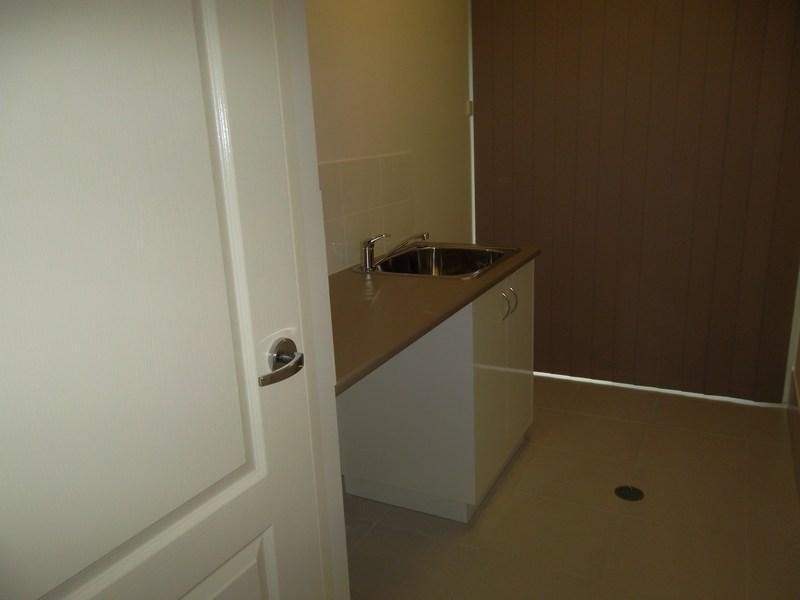 27 Racecourse Road, Miles QLD 4415