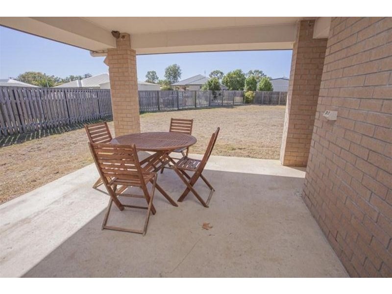 6 Hayes Close, Chinchilla QLD 4413