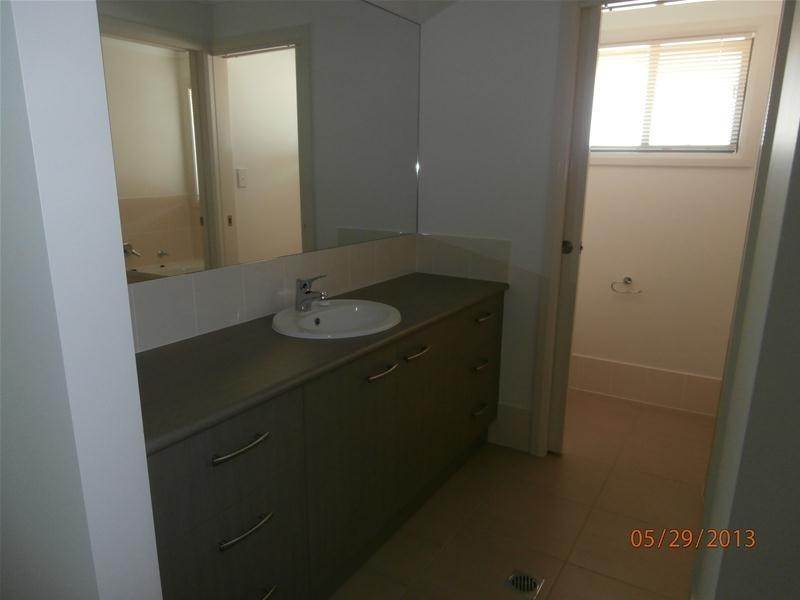 8 Cypress Pines Drive, Miles QLD 4415