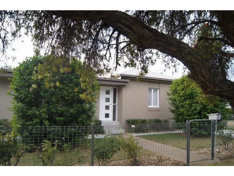 9 Barber Street, Chinchilla QLD 4413