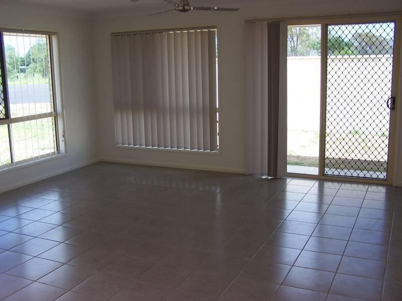 2/111 Zeller Street, Chinchilla QLD 4413