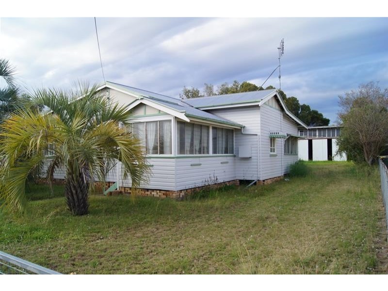 21 Middle Street, Chinchilla QLD 4413