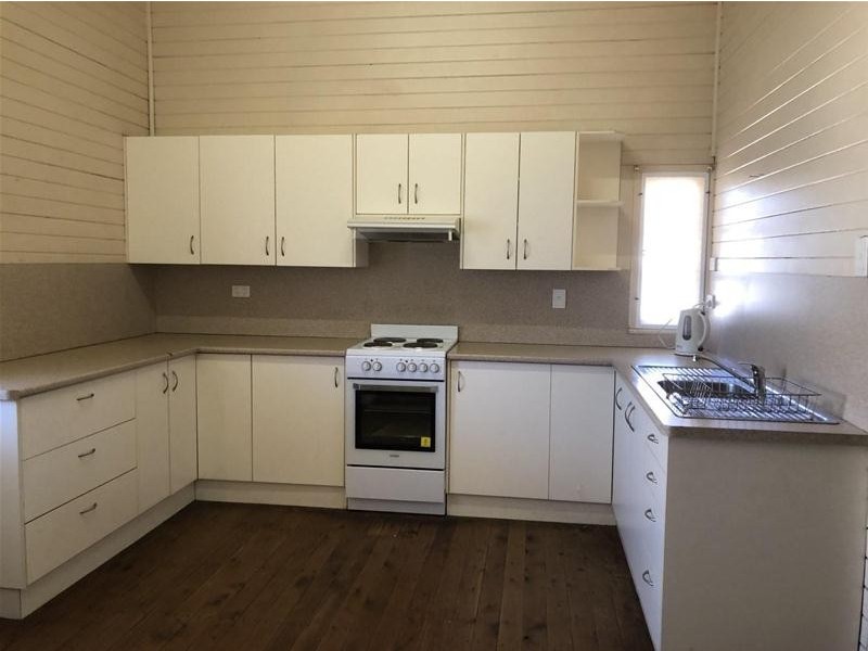 6 Bell Street, Chinchilla QLD 4413