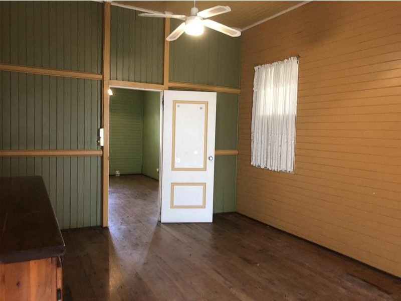 6 Bell Street, Chinchilla QLD 4413