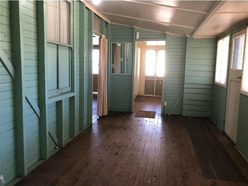 6 Bell Street, Chinchilla QLD 4413