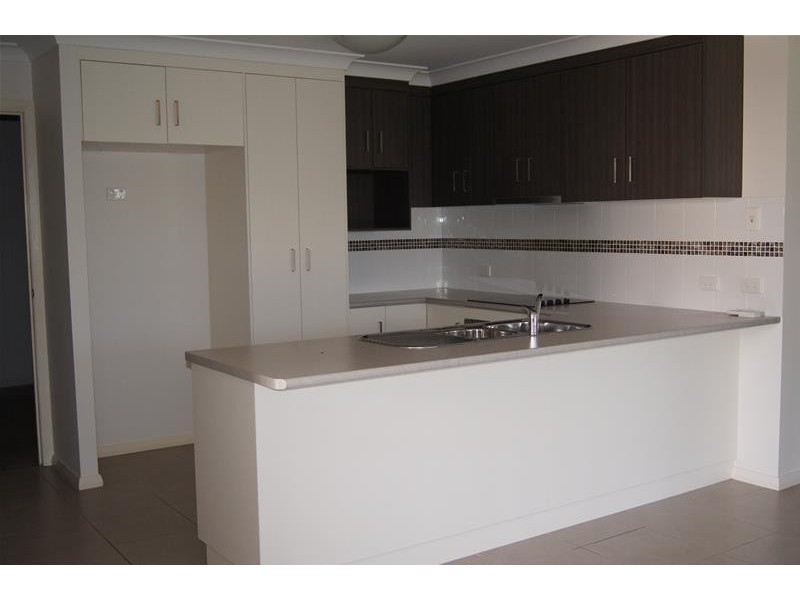 2/11 McKenzie Street, Chinchilla QLD 4413