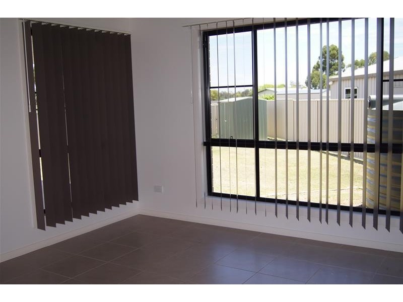 2/11 McKenzie Street, Chinchilla QLD 4413