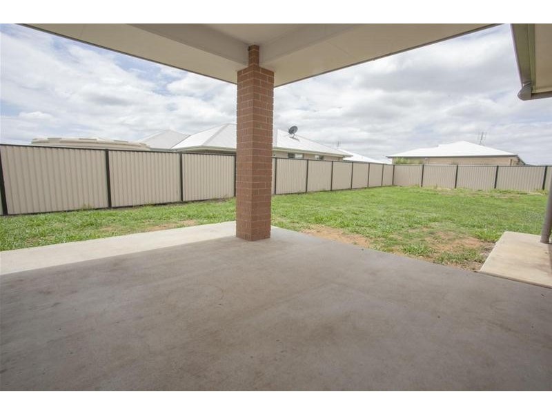 79 Windmill Road, Chinchilla QLD 4413