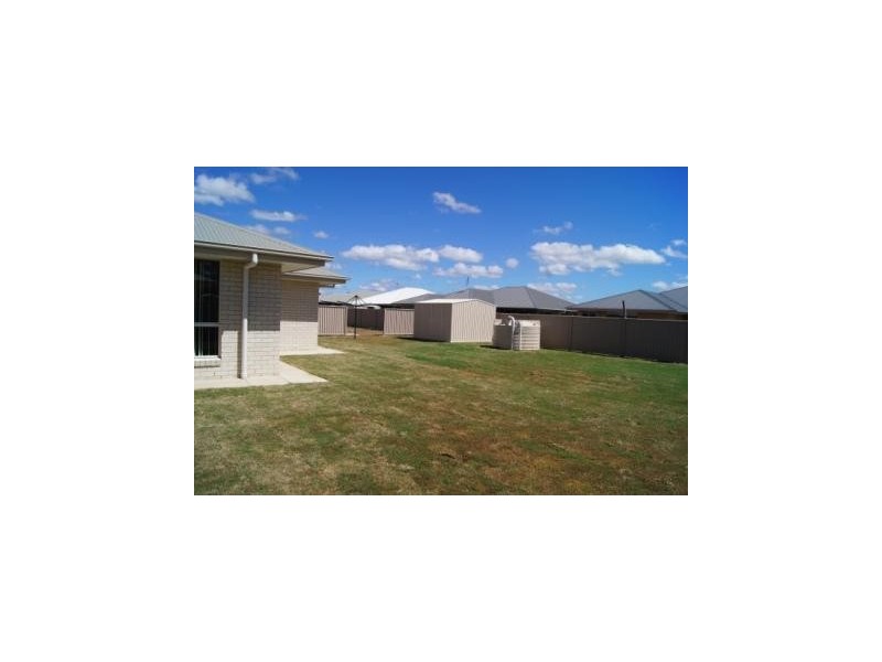 7 Hookswood Road, Miles QLD 4415