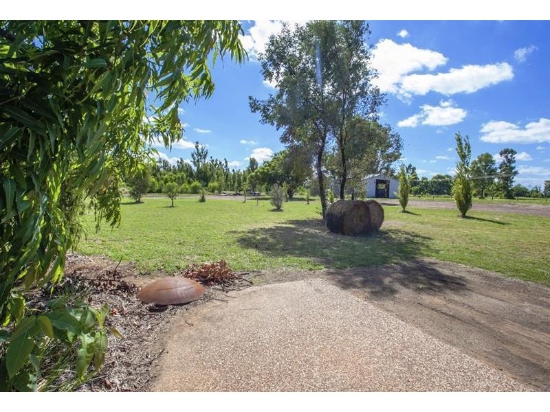 32 Oak Street, Chinchilla QLD 4413