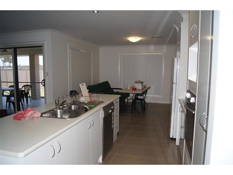 33 Bishop Drive, Miles QLD 4415