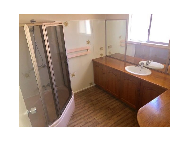 15 Bell Street, Chinchilla QLD 4413