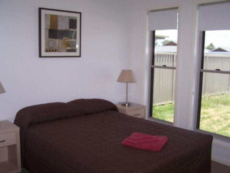 2/32 Bishop Drive, Miles QLD 4415