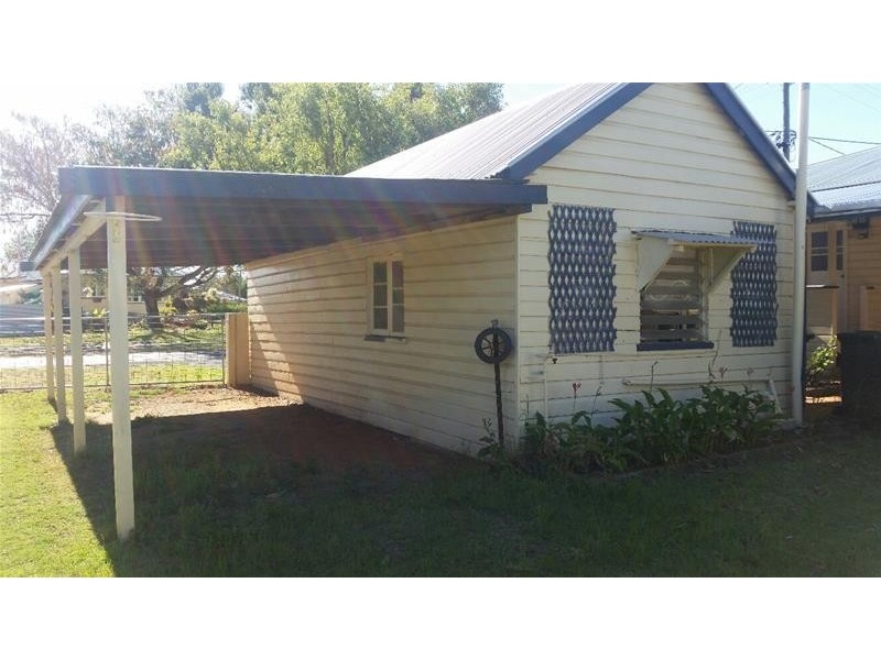 14 Barber Street, Chinchilla QLD 4413