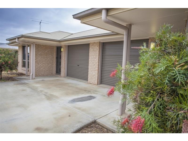 Units 1&2/5  Luscombe Street, Chinchilla QLD 4413