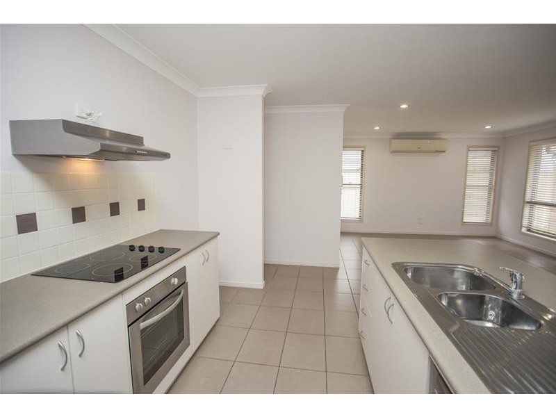 Units 1&2/5  Luscombe Street, Chinchilla QLD 4413