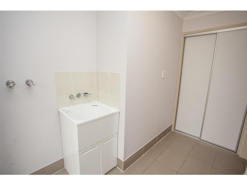 Units 1&2/5  Luscombe Street, Chinchilla QLD 4413
