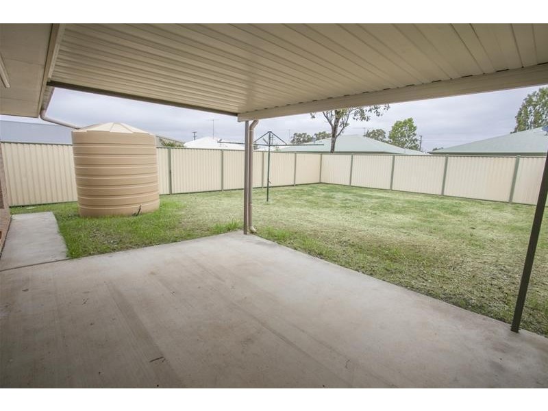 Units 1&2/5  Luscombe Street, Chinchilla QLD 4413
