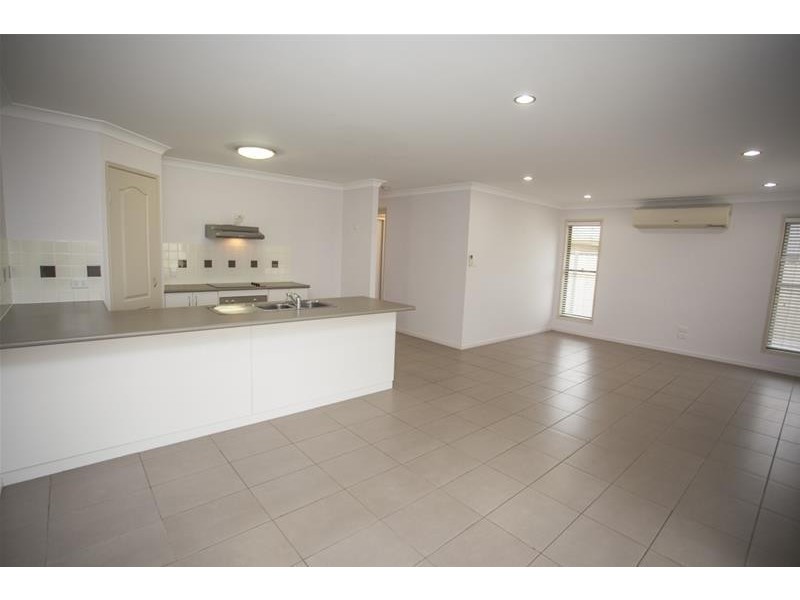 Units 1&2/5  Luscombe Street, Chinchilla QLD 4413