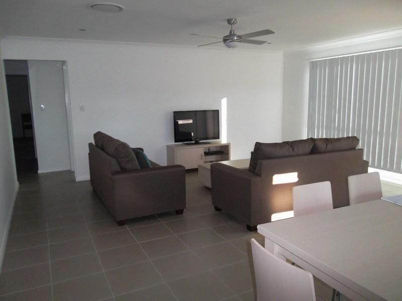 1/24 Lee Street, Miles QLD 4415