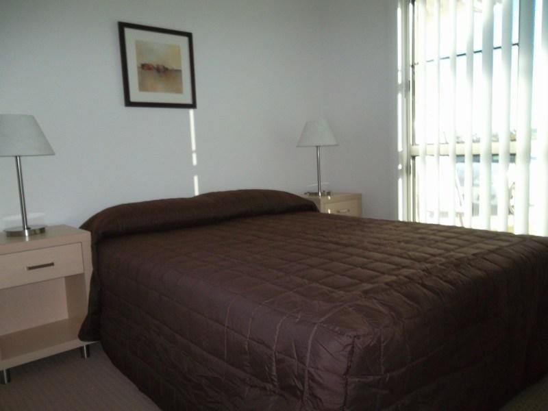 1/24 Lee Street, Miles QLD 4415