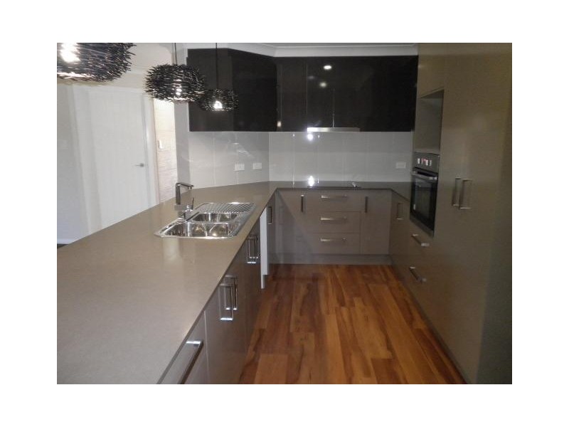 27 Cypress Pines Drive, Miles QLD 4415