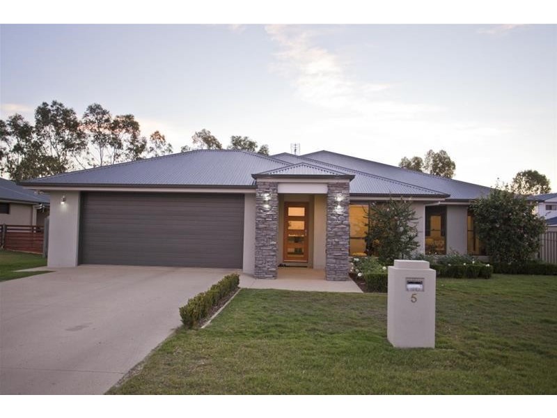 5 Lewis Street, Chinchilla QLD 4413