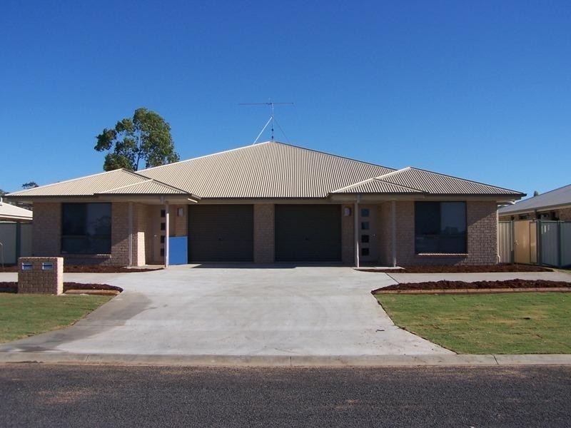 2/7 Luscombe Street, Chinchilla QLD 4413