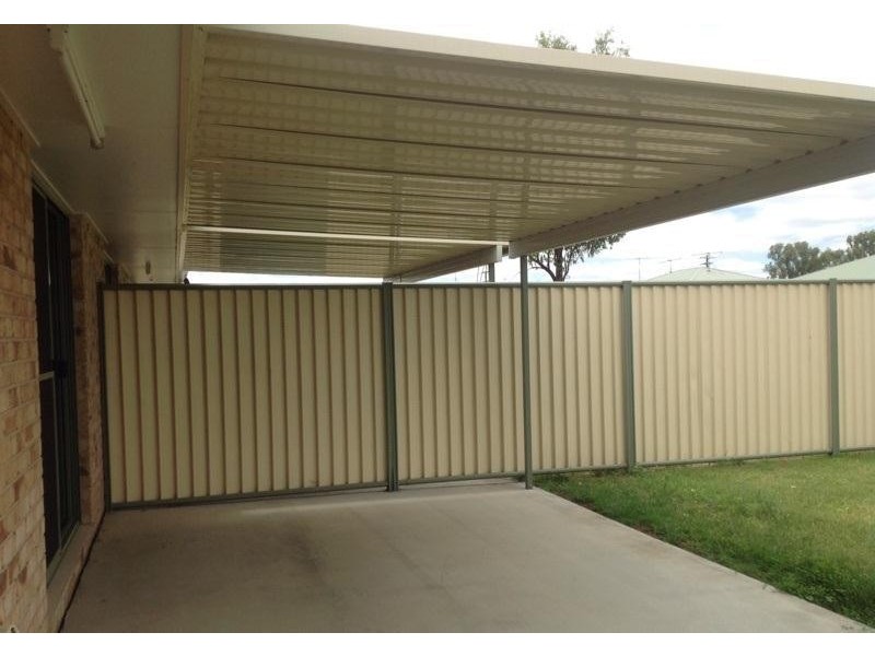 2/7 Luscombe Street, Chinchilla QLD 4413