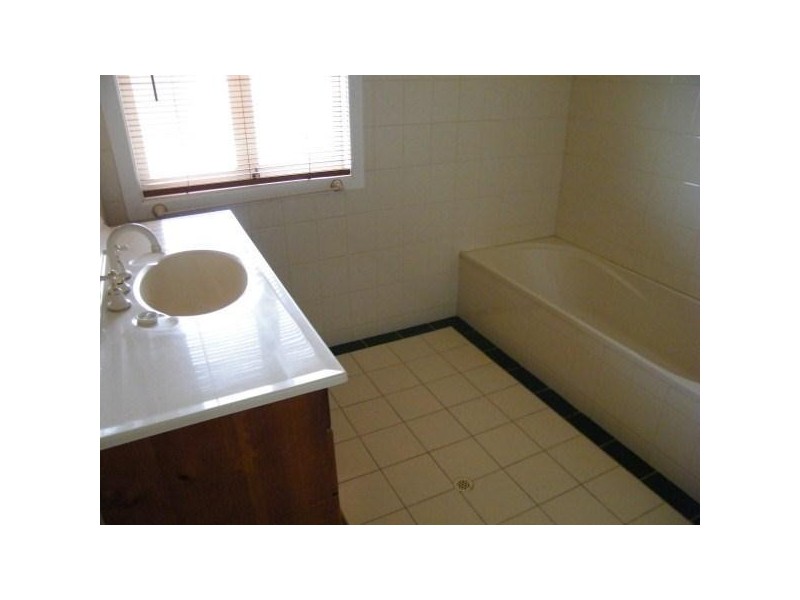 12 Bell Street, Chinchilla QLD 4413