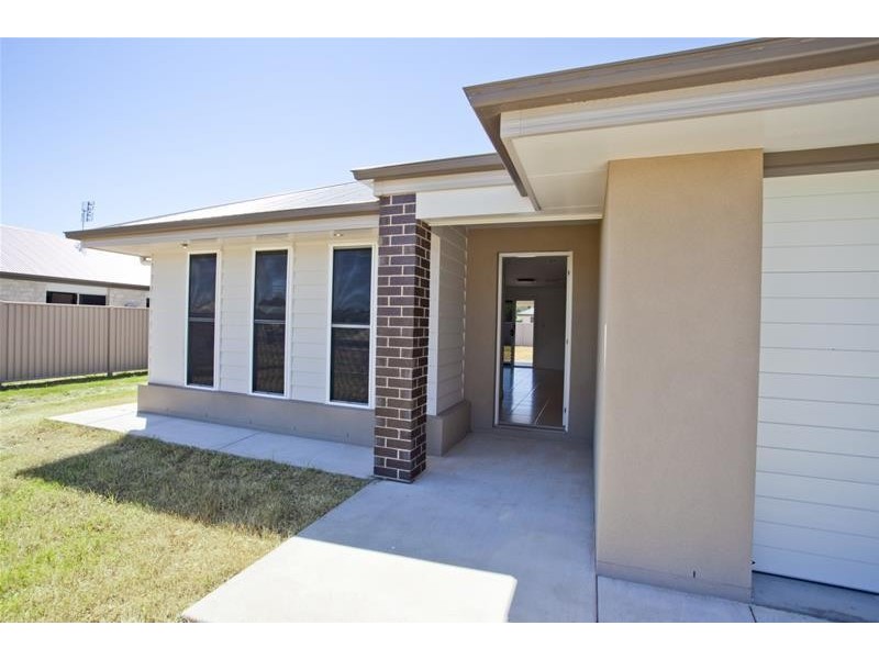 29 Price, Chinchilla QLD 4413