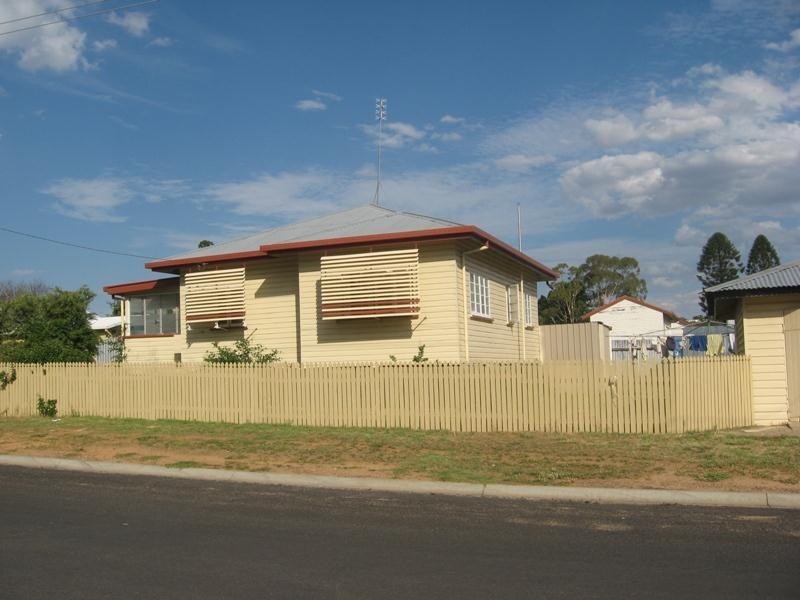 32 Helena Street, Chinchilla QLD 4413