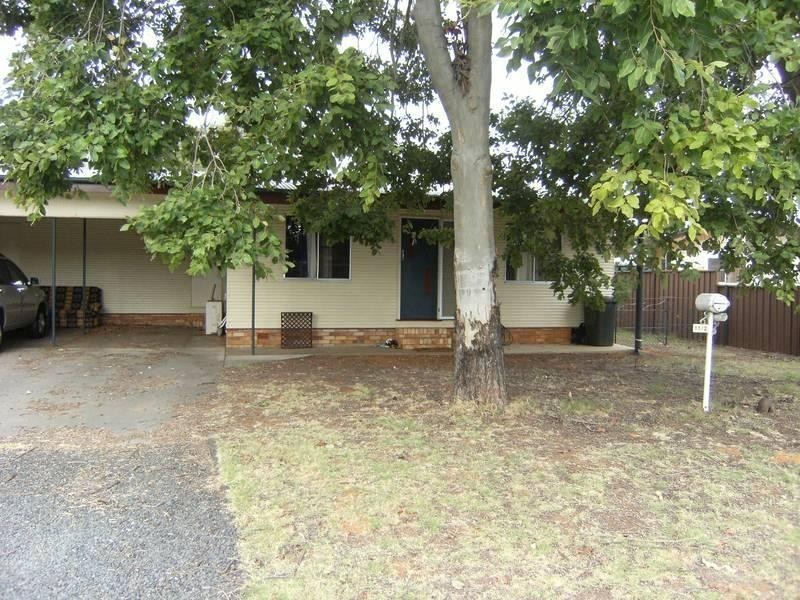 2/11 Covington Street, Chinchilla QLD 4413