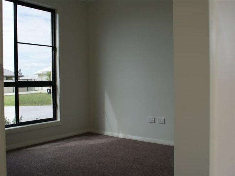 2/12 McKenzie Street, Chinchilla QLD 4413