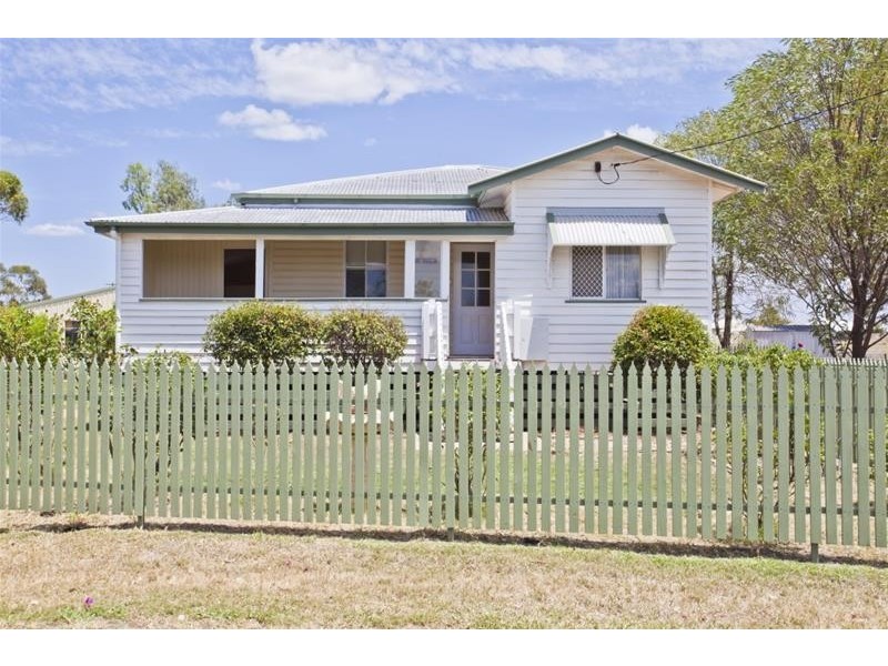 15 Stevenson Street, Chinchilla QLD 4413