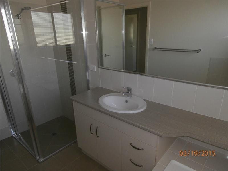 27 Bishop Drive, Miles QLD 4415