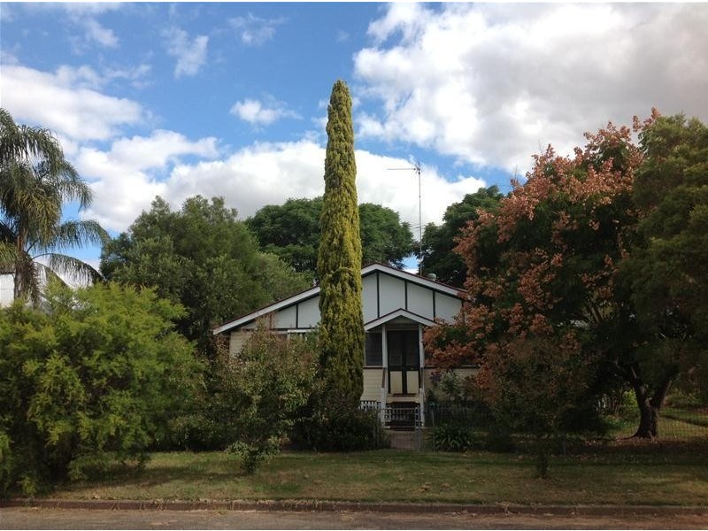 54 Bell Street, Chinchilla QLD 4413