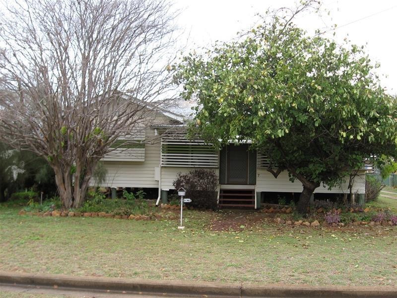 7 Atkins Street, Chinchilla QLD 4413