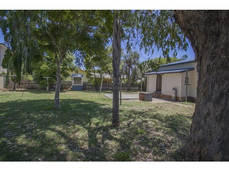 6 Wood Street, Chinchilla QLD 4413