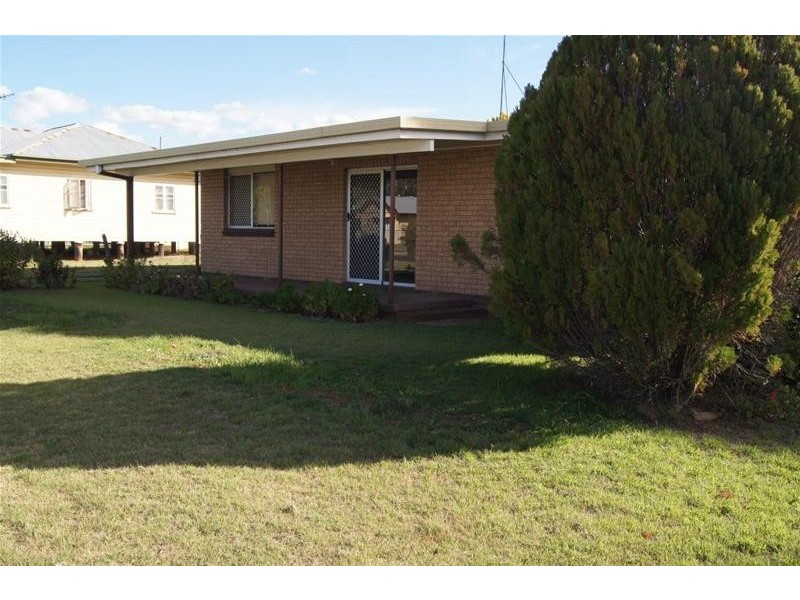 8 Atkins Street, Chinchilla QLD 4413